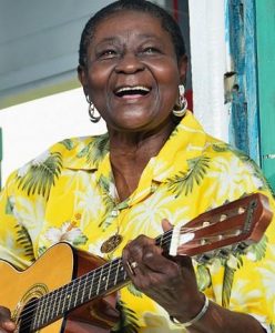 Découvrez qui se cache derrière le succès surprise de Calypso ROSE