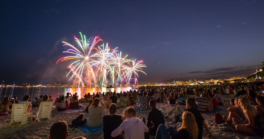 Dernier show pour le festival d'art pyrotechnique de Cannes